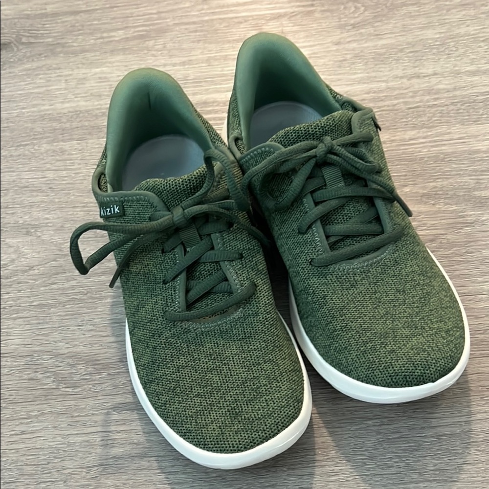 Kizik women’s Slip-on Sneakers size 7.5